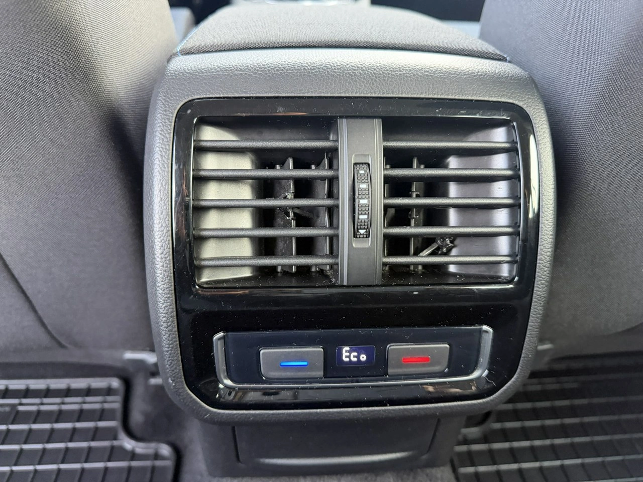 Volkswagen Passat - Zdjęcie 32