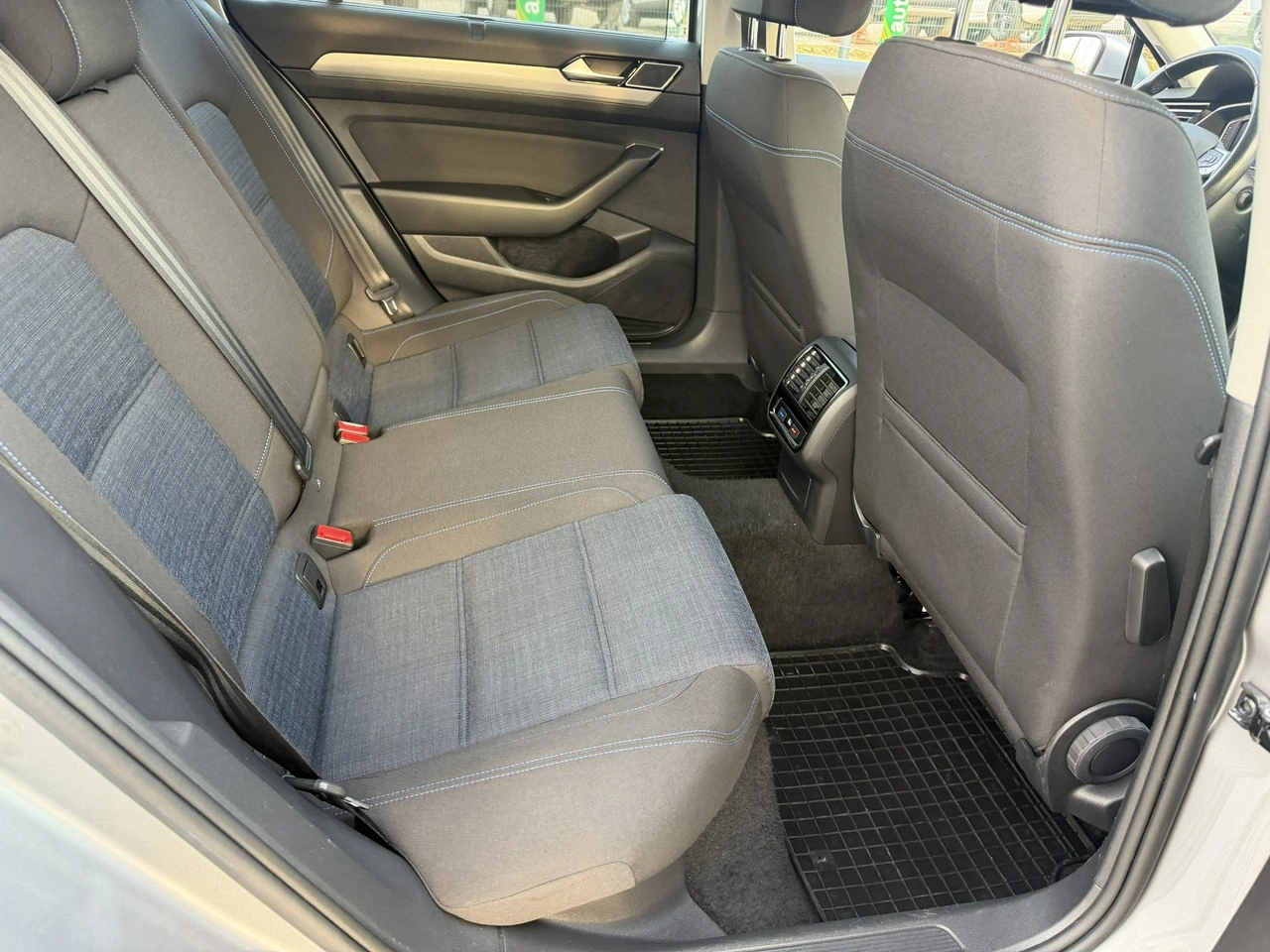 Volkswagen Passat - Zdjęcie 33