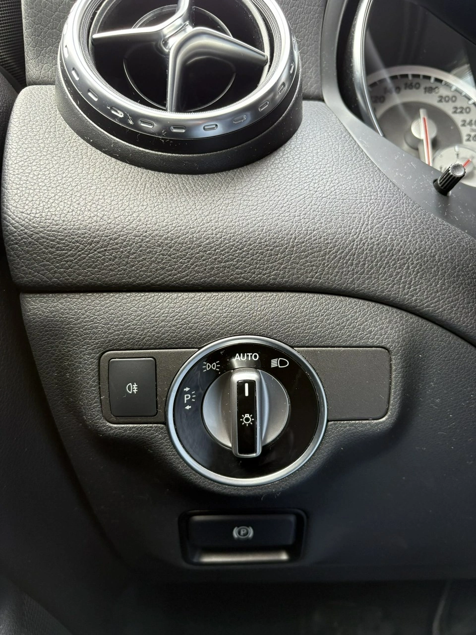 Mercedes GLA 200 - Zdjęcie 25