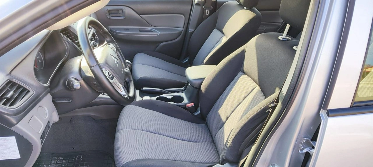 Mitsubishi L200 - Zdjęcie 24