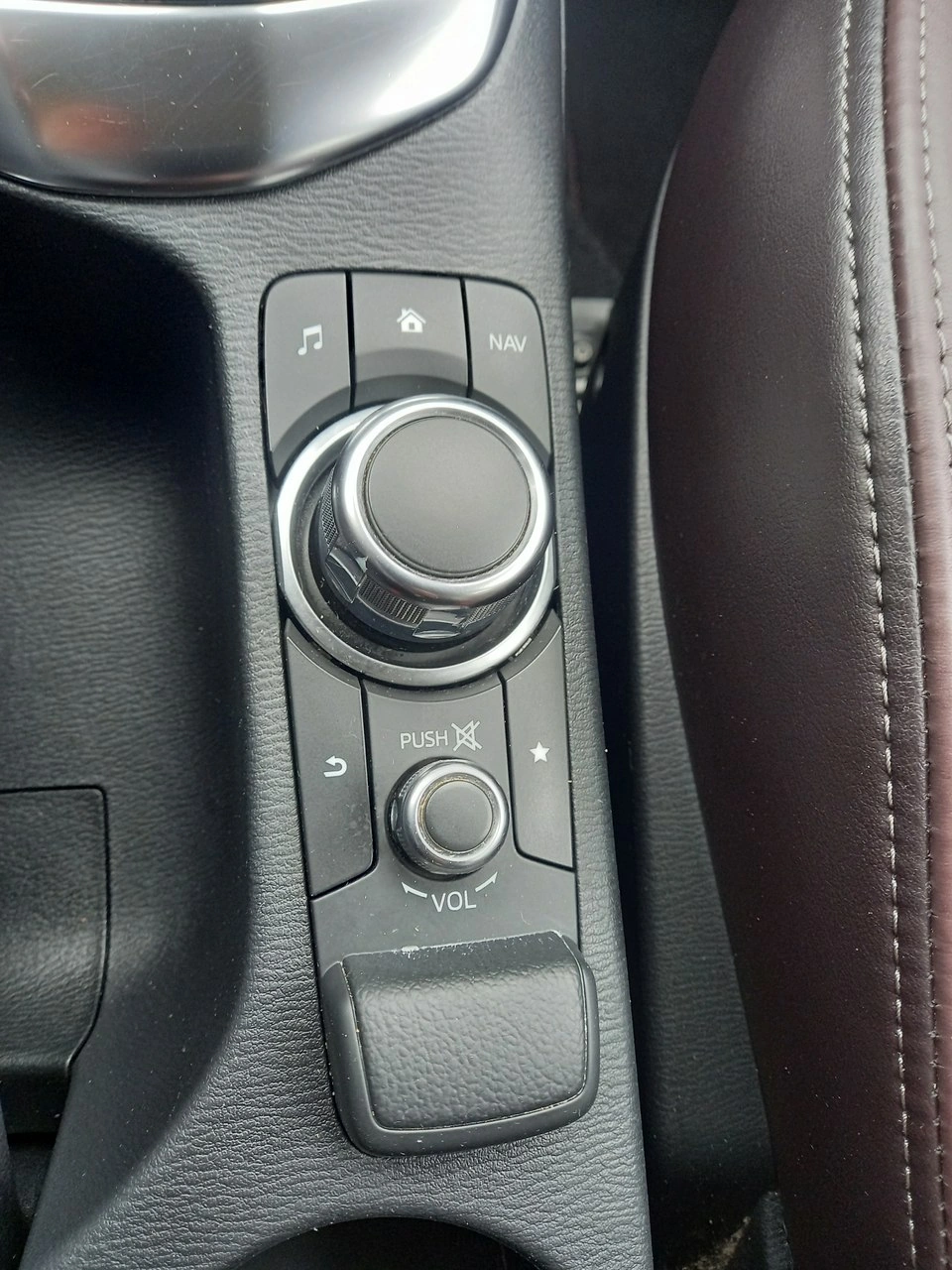 Mazda CX-3 - Zdjęcie 32