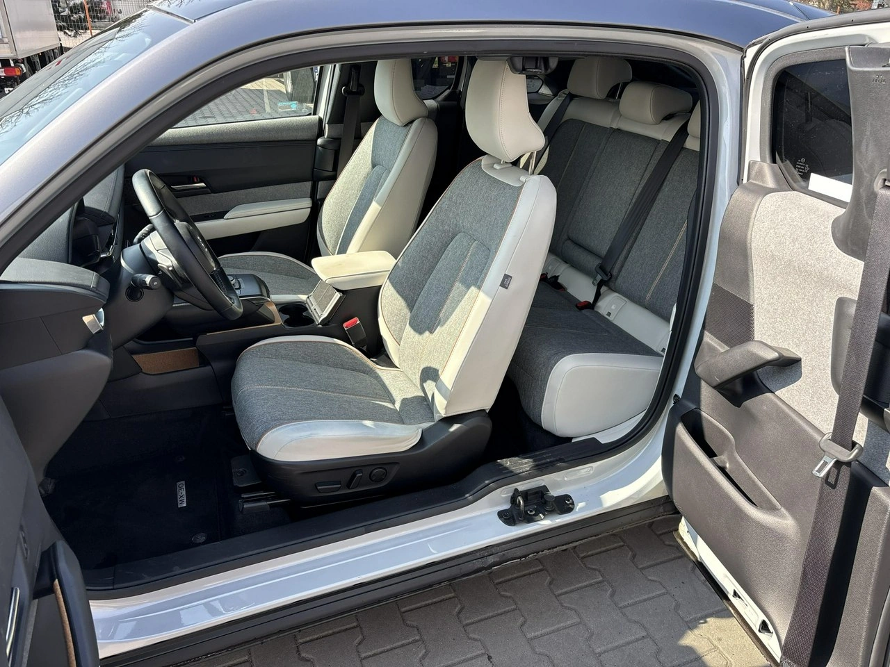 Mazda MX-30 - Zdjęcie 11