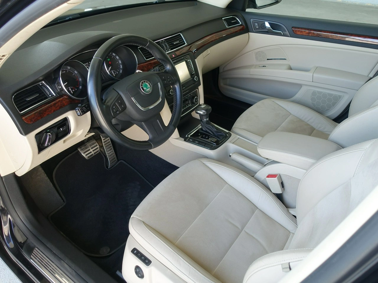 Skoda Superb - Zdjęcie 11