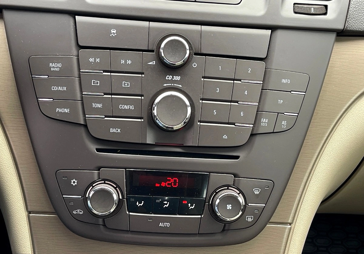 Opel Insignia - Zdjęcie 25