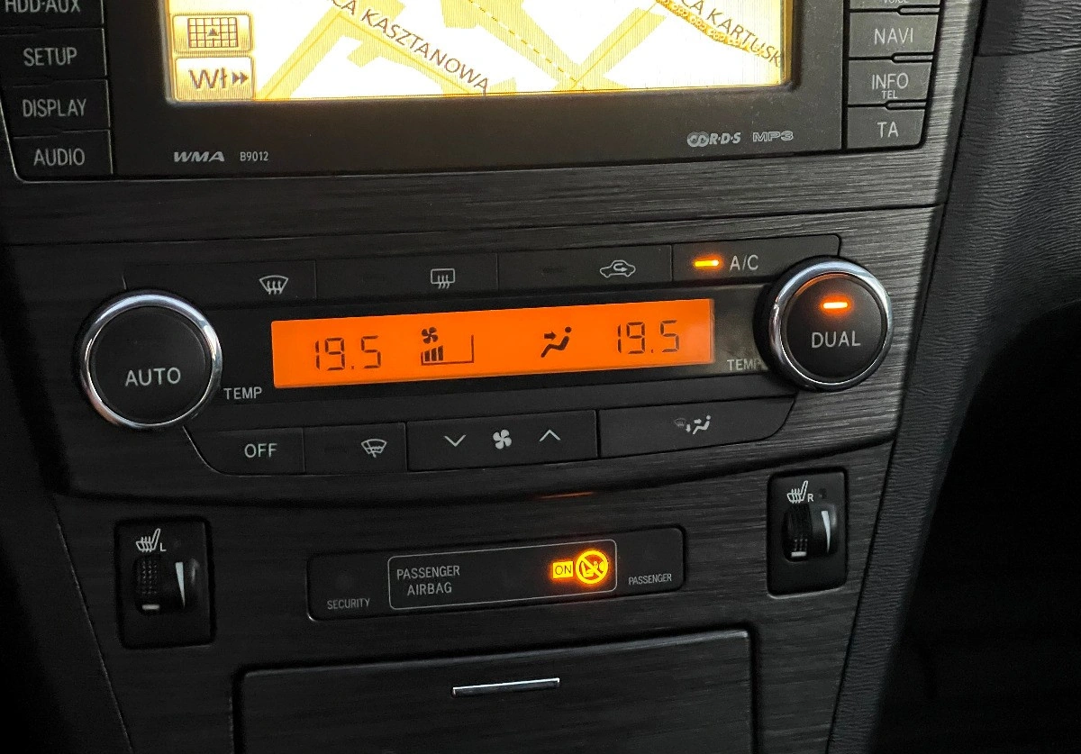 Toyota Avensis - Zdjęcie 28