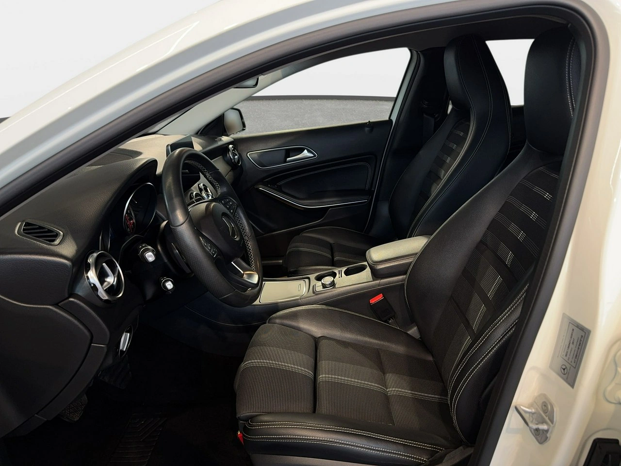 Mercedes GLA 200 - Zdjęcie 11