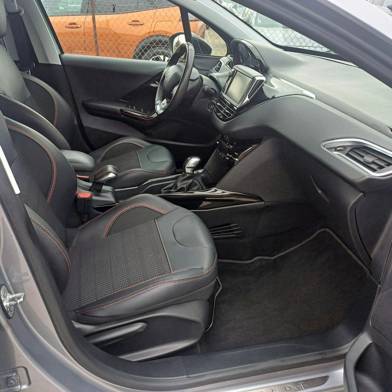 Peugeot 2008 - Zdjęcie 9