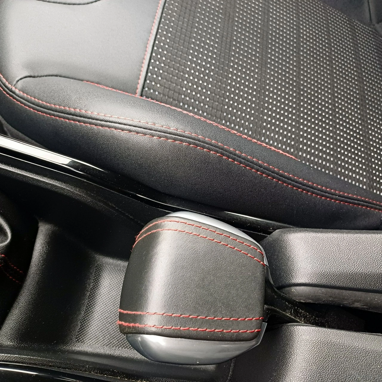 Peugeot 2008 - Zdjęcie 17