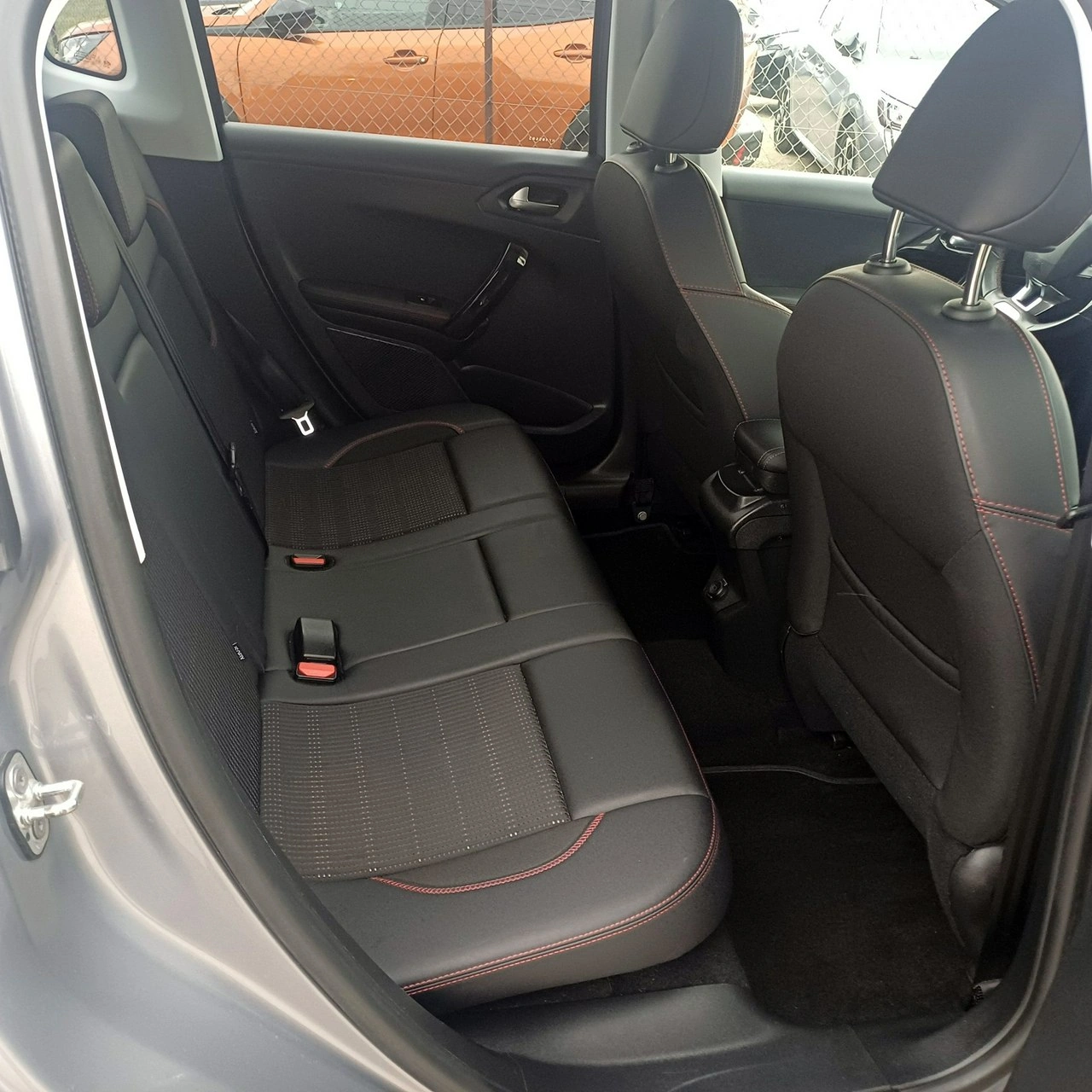 Peugeot 2008 - Zdjęcie 8