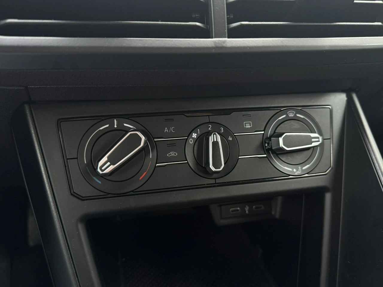 Volkswagen Polo - Zdjęcie 15