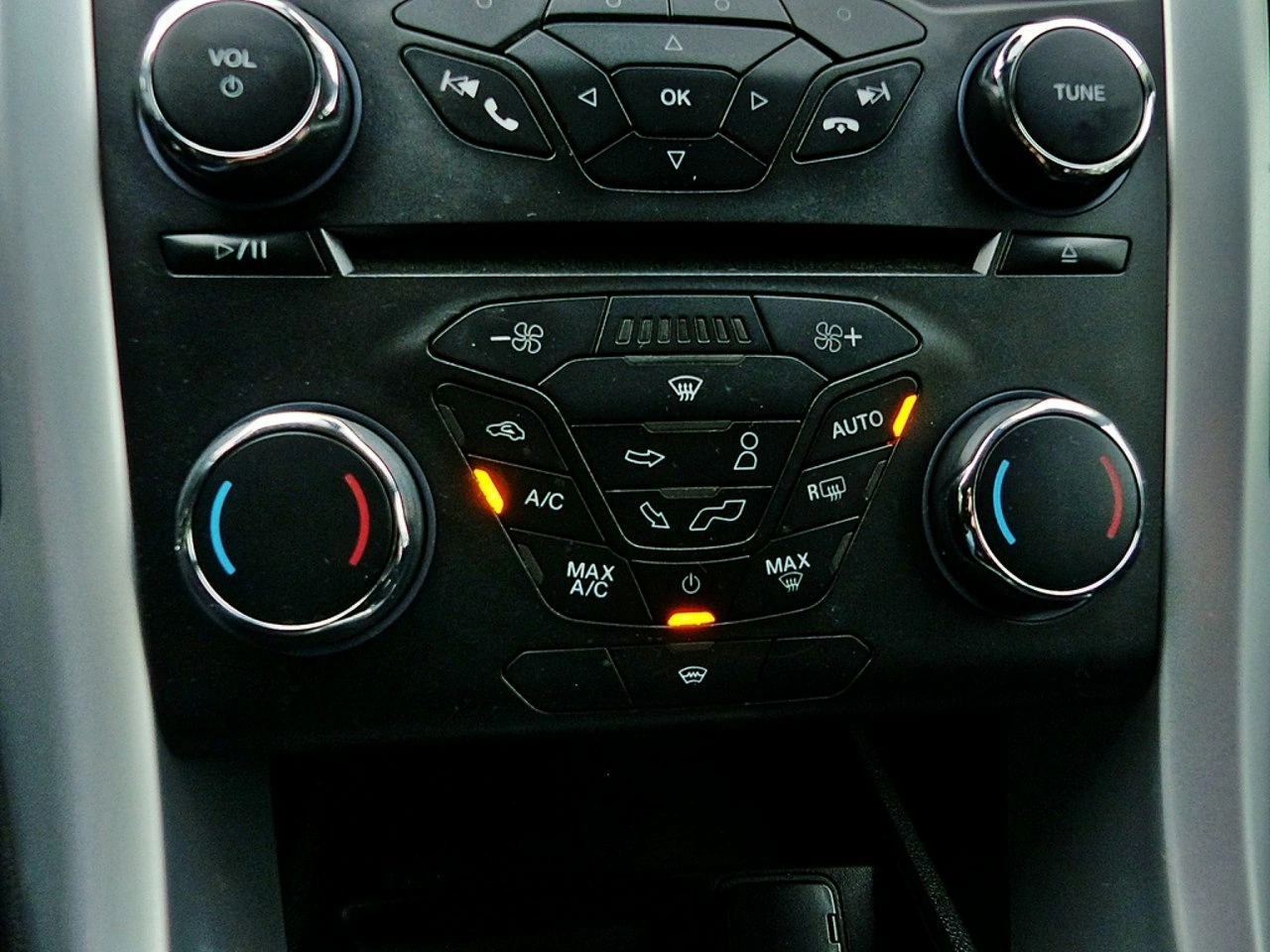 Ford Mondeo - Zdjęcie 32