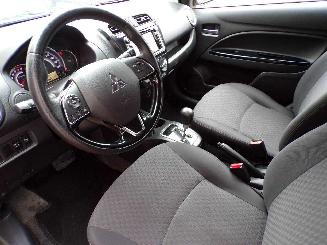 Mitsubishi Space Star - Zdjęcie 17