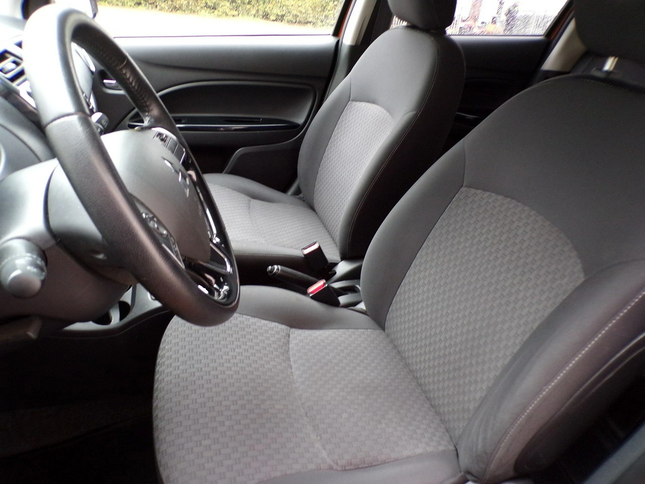 Mitsubishi Space Star - Zdjęcie 18