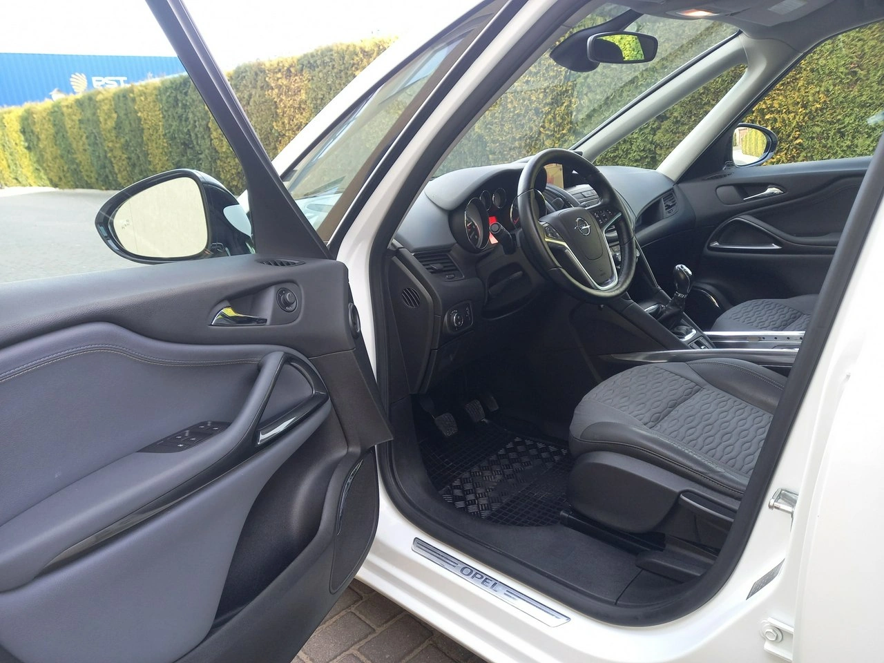 Opel Zafira - Zdjęcie 27