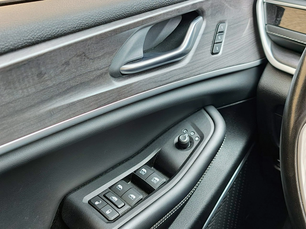 Jeep Grand Cherokee - Zdjęcie 9