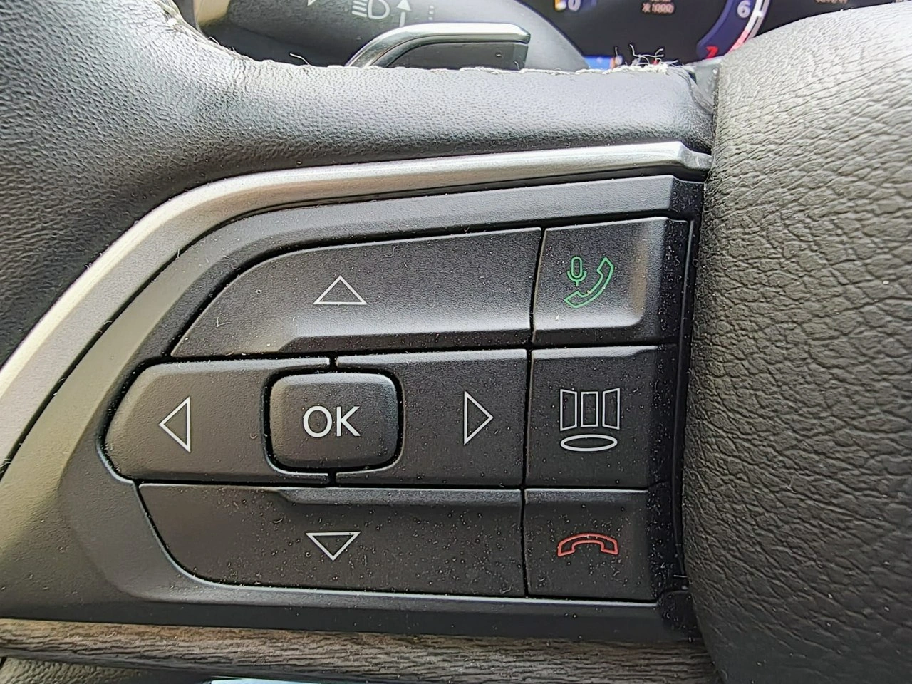 Jeep Grand Cherokee - Zdjęcie 25