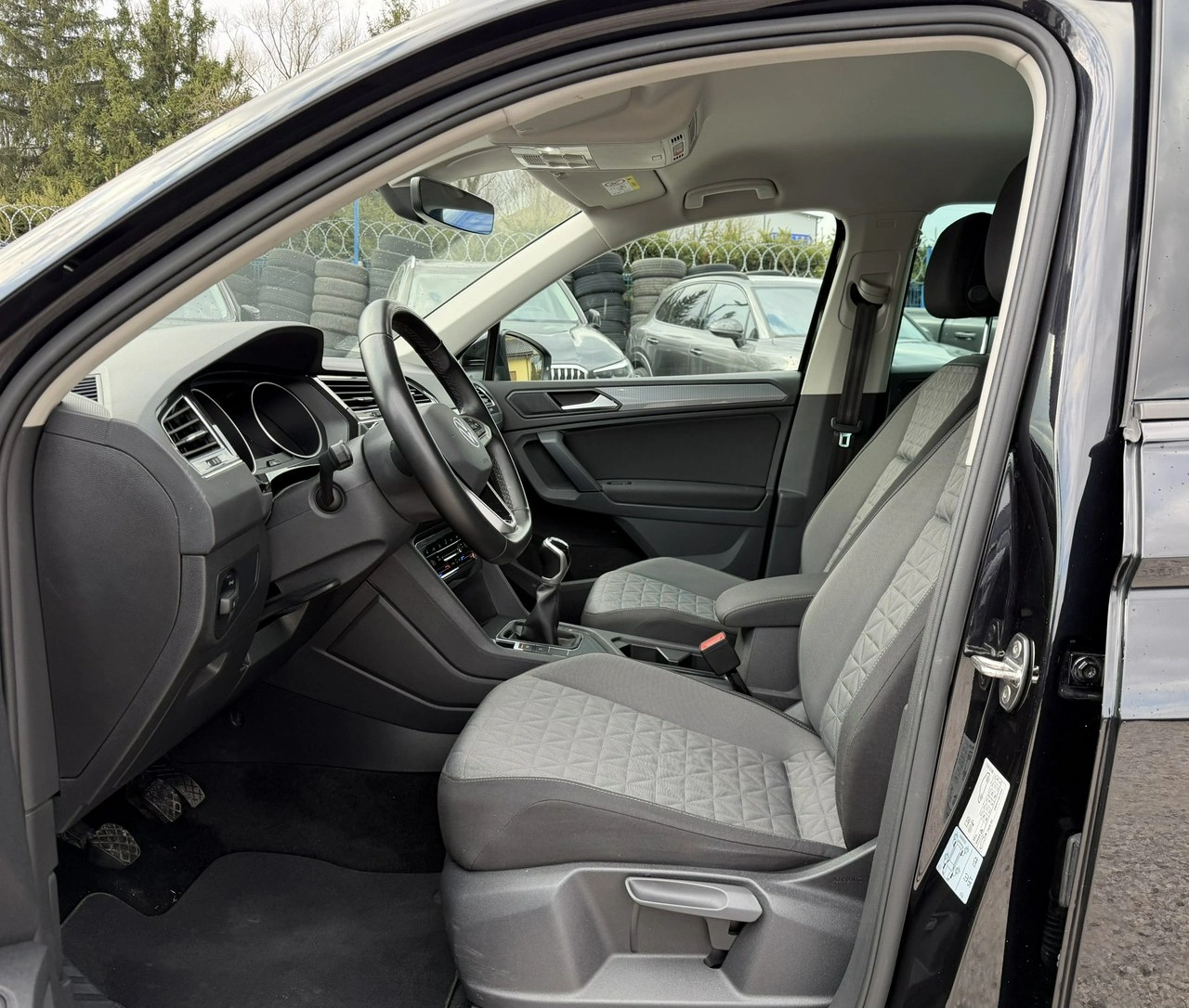 Volkswagen Tiguan - Zdjęcie 8