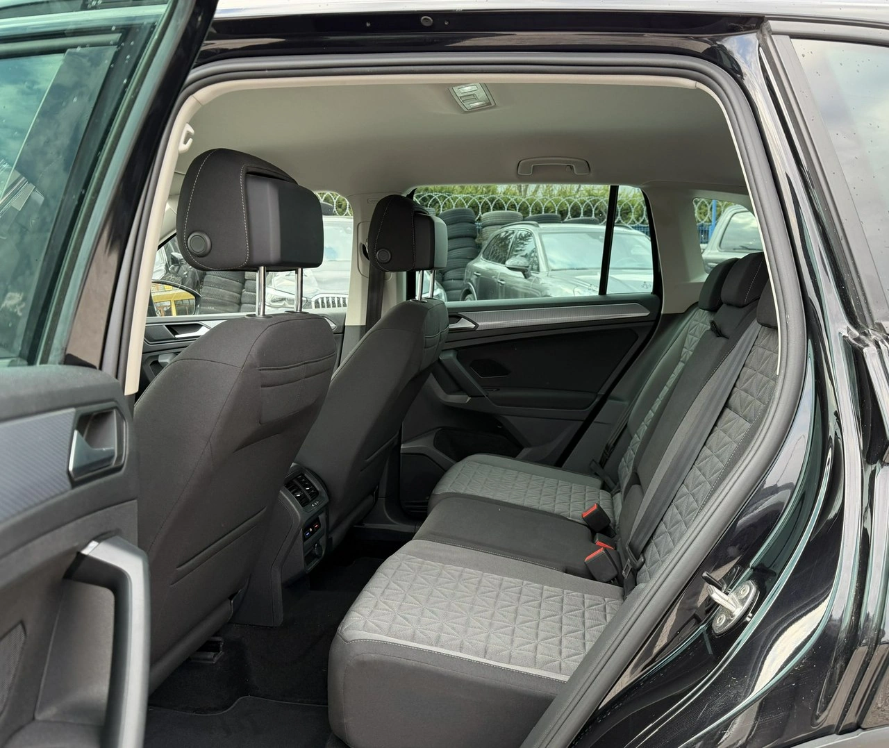 Volkswagen Tiguan - Zdjęcie 9