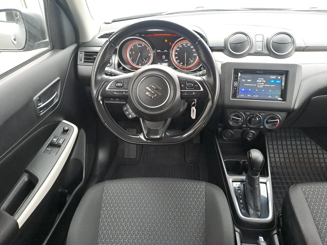 Suzuki Swift - Zdjęcie 10