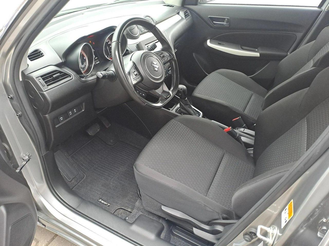 Suzuki Swift - Zdjęcie 8