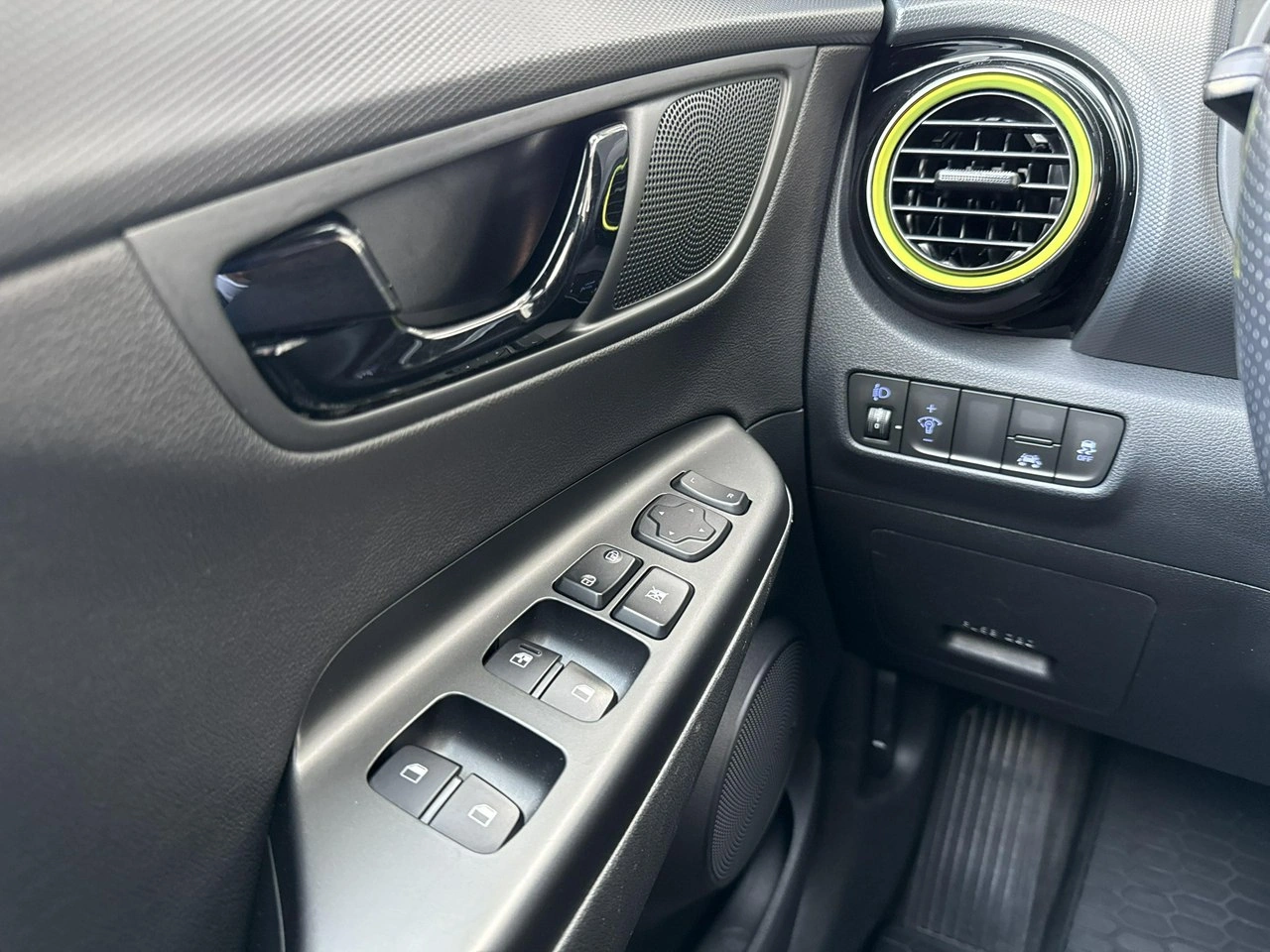 Hyundai Kona - Zdjęcie 23