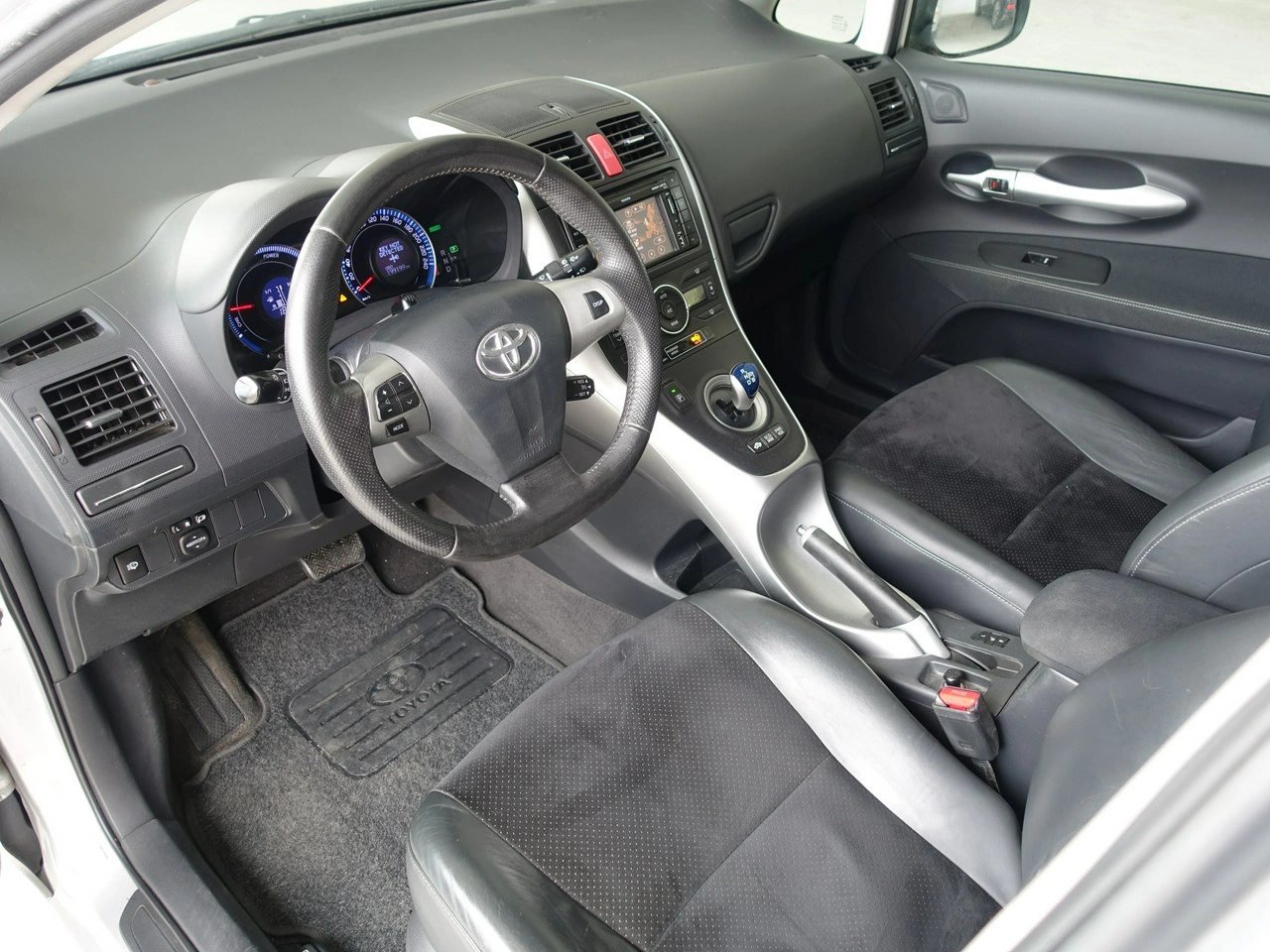 Toyota Auris - Zdjęcie 11