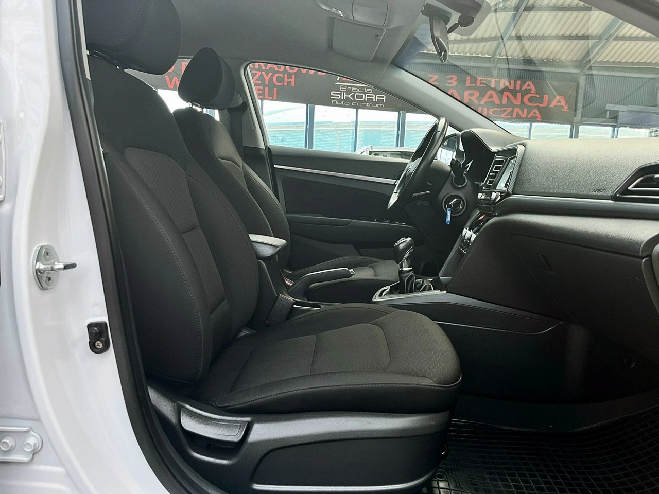 Hyundai Elantra - Zdjęcie 10