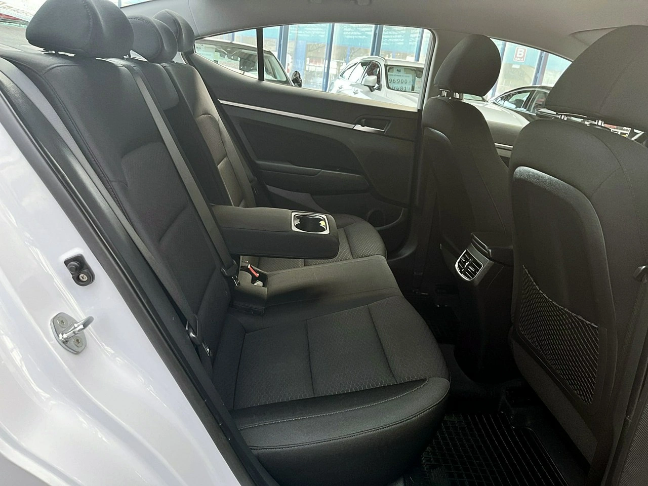 Hyundai Elantra - Zdjęcie 11