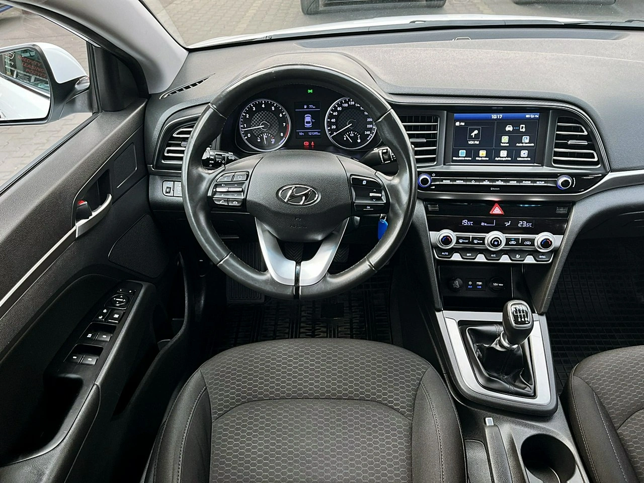 Hyundai Elantra - Zdjęcie 13