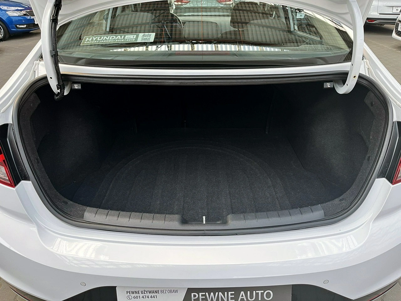 Hyundai Elantra - Zdjęcie 14