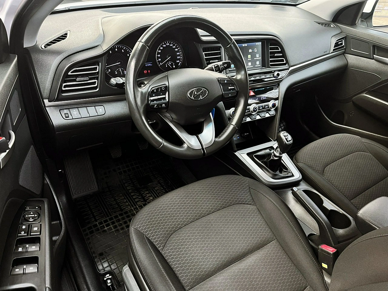 Hyundai Elantra - Zdjęcie 15