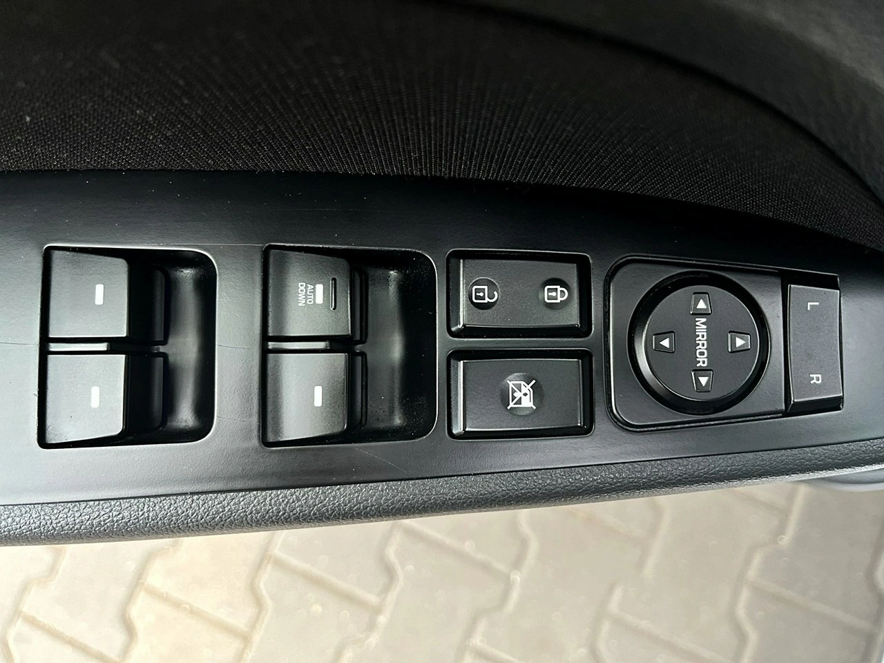 Hyundai Elantra - Zdjęcie 16