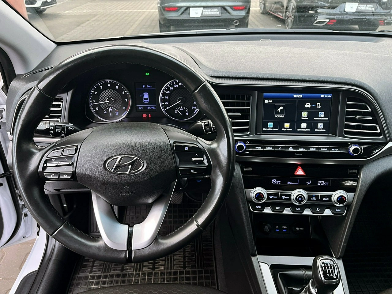 Hyundai Elantra - Zdjęcie 17