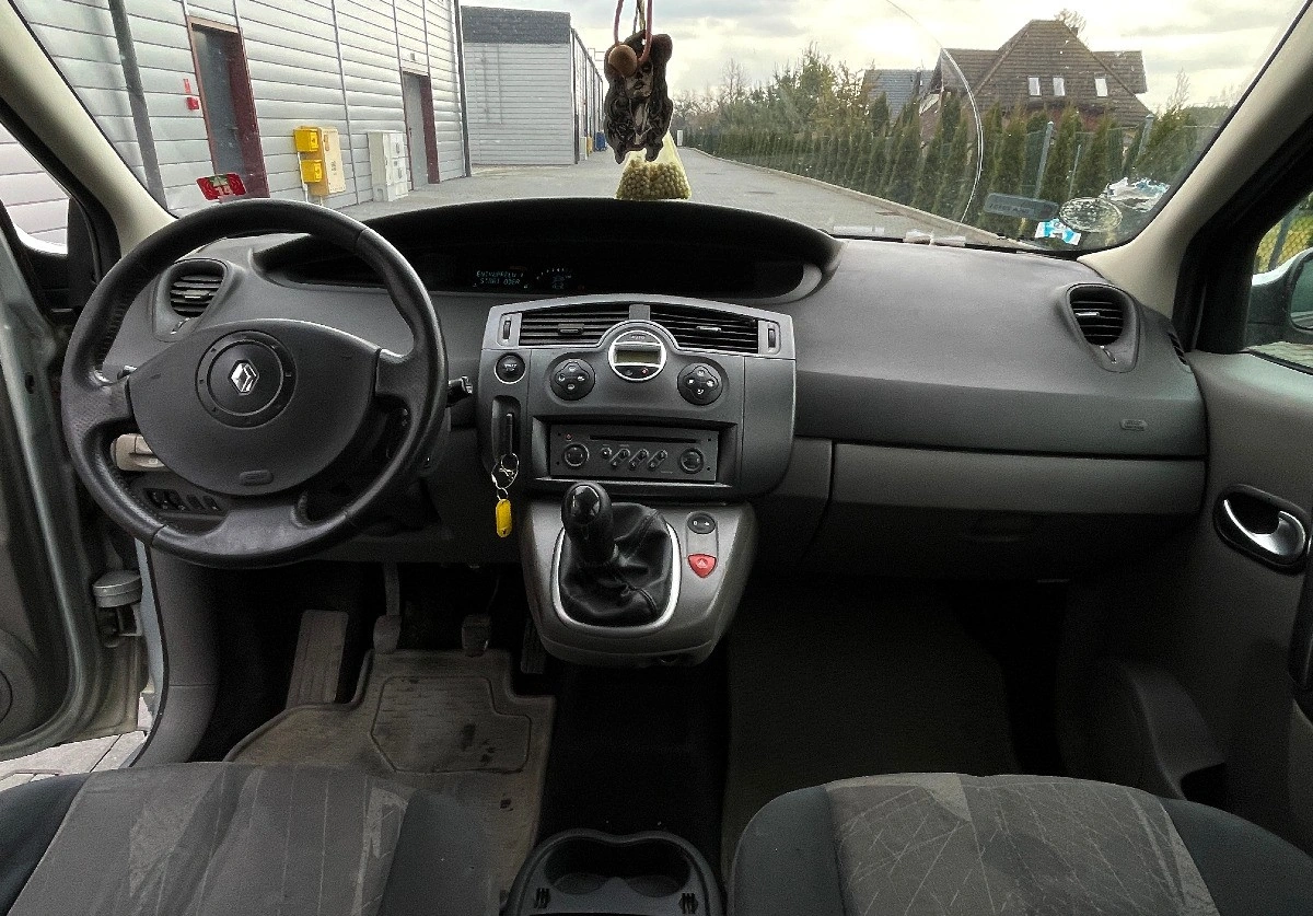 Renault Grand Scenic - Zdjęcie 17