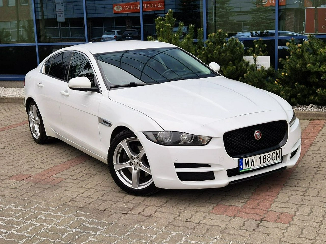 Jaguar XE - Zdjęcie 10