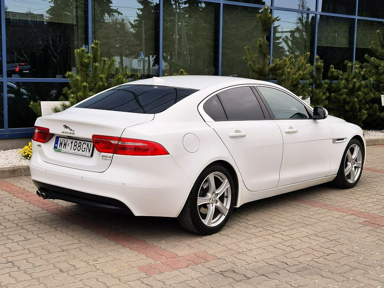 Jaguar XE - Zdjęcie 12