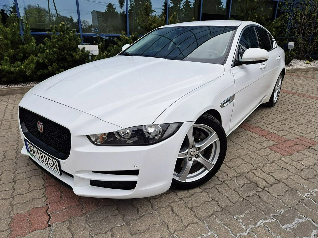 Jaguar XE - Zdjęcie 18