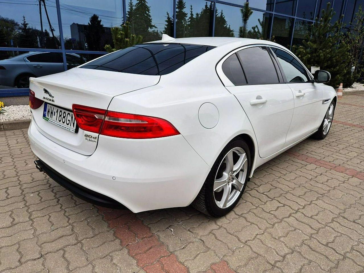 Jaguar XE - Zdjęcie 19