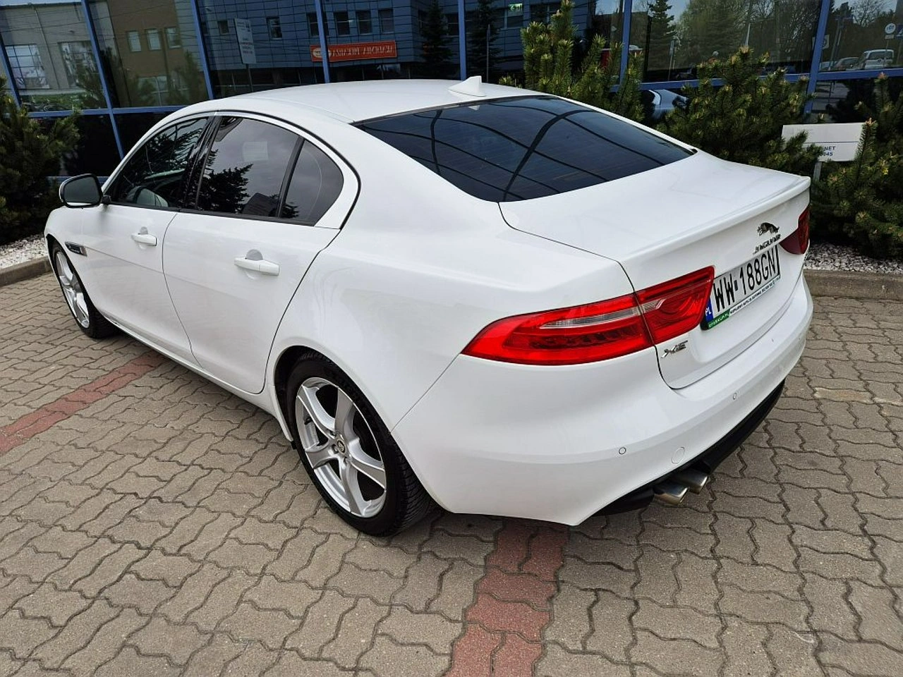 Jaguar XE - Zdjęcie 20