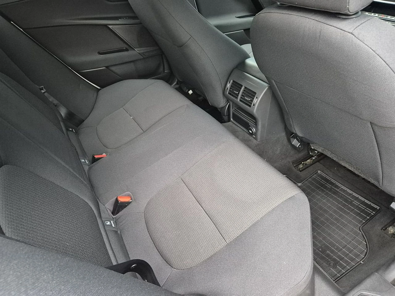 Jaguar XE - Zdjęcie 22