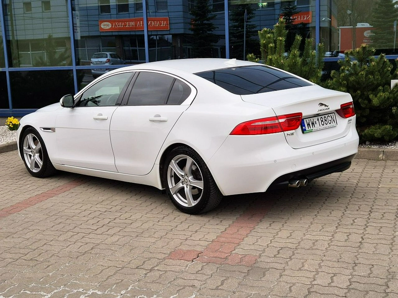 Jaguar XE - Zdjęcie 2