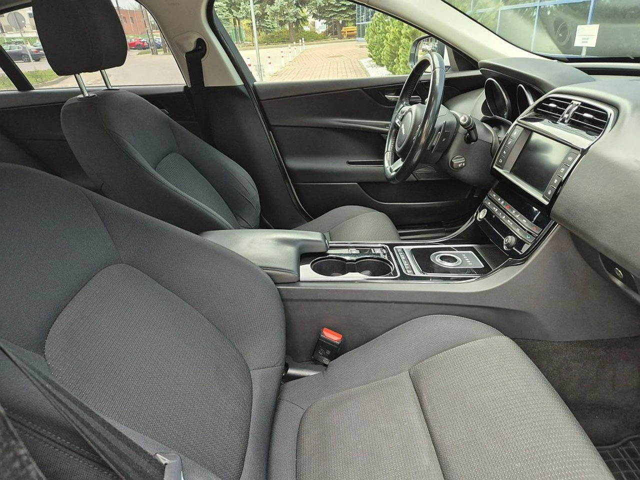 Jaguar XE - Zdjęcie 5