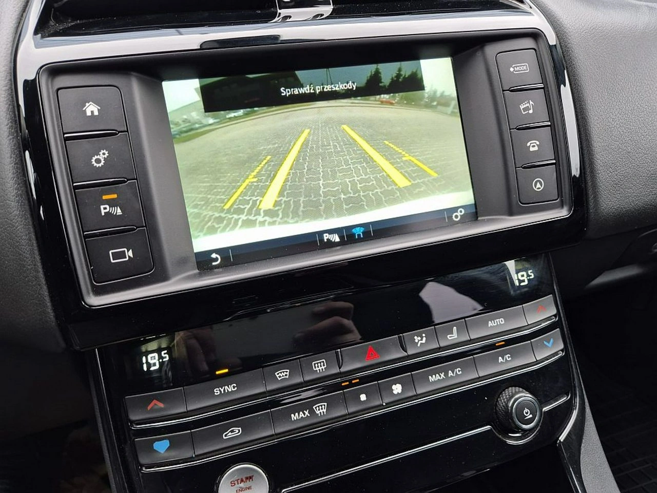 Jaguar XE - Zdjęcie 7