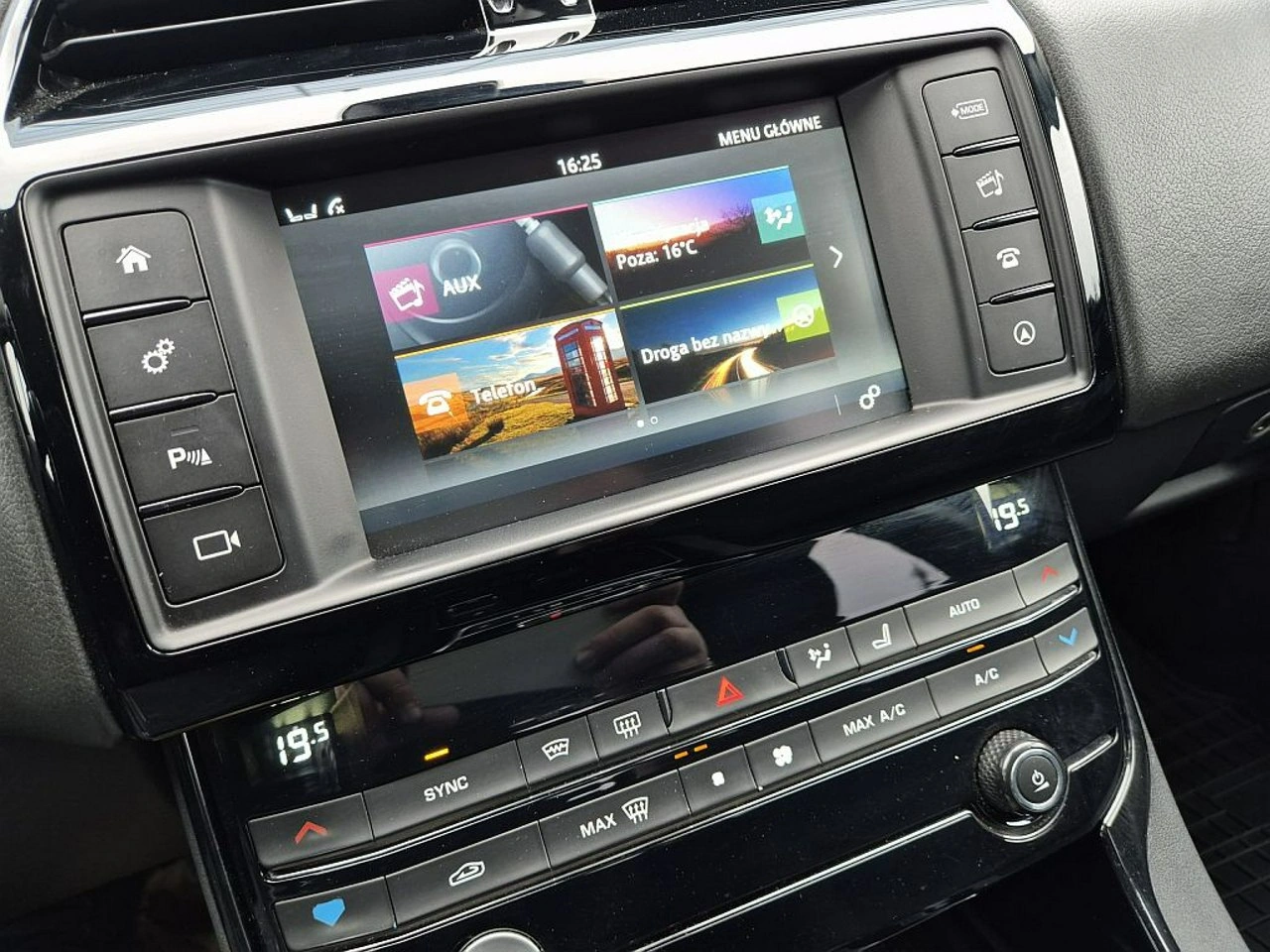 Jaguar XE - Zdjęcie 8