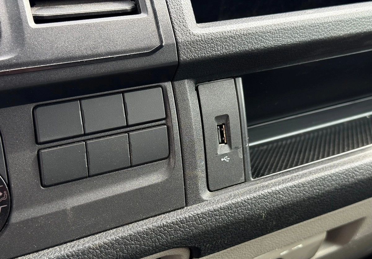 Volkswagen Transporter - Zdjęcie 24