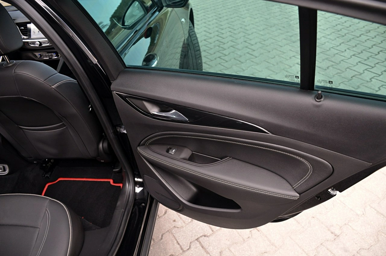 Opel Insignia - Zdjęcie 18