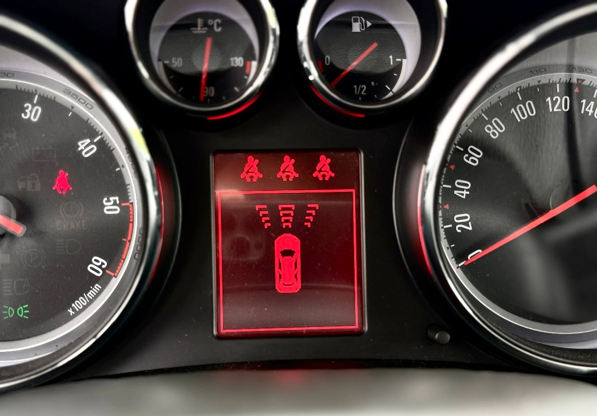 Opel Zafira - Zdjęcie 31