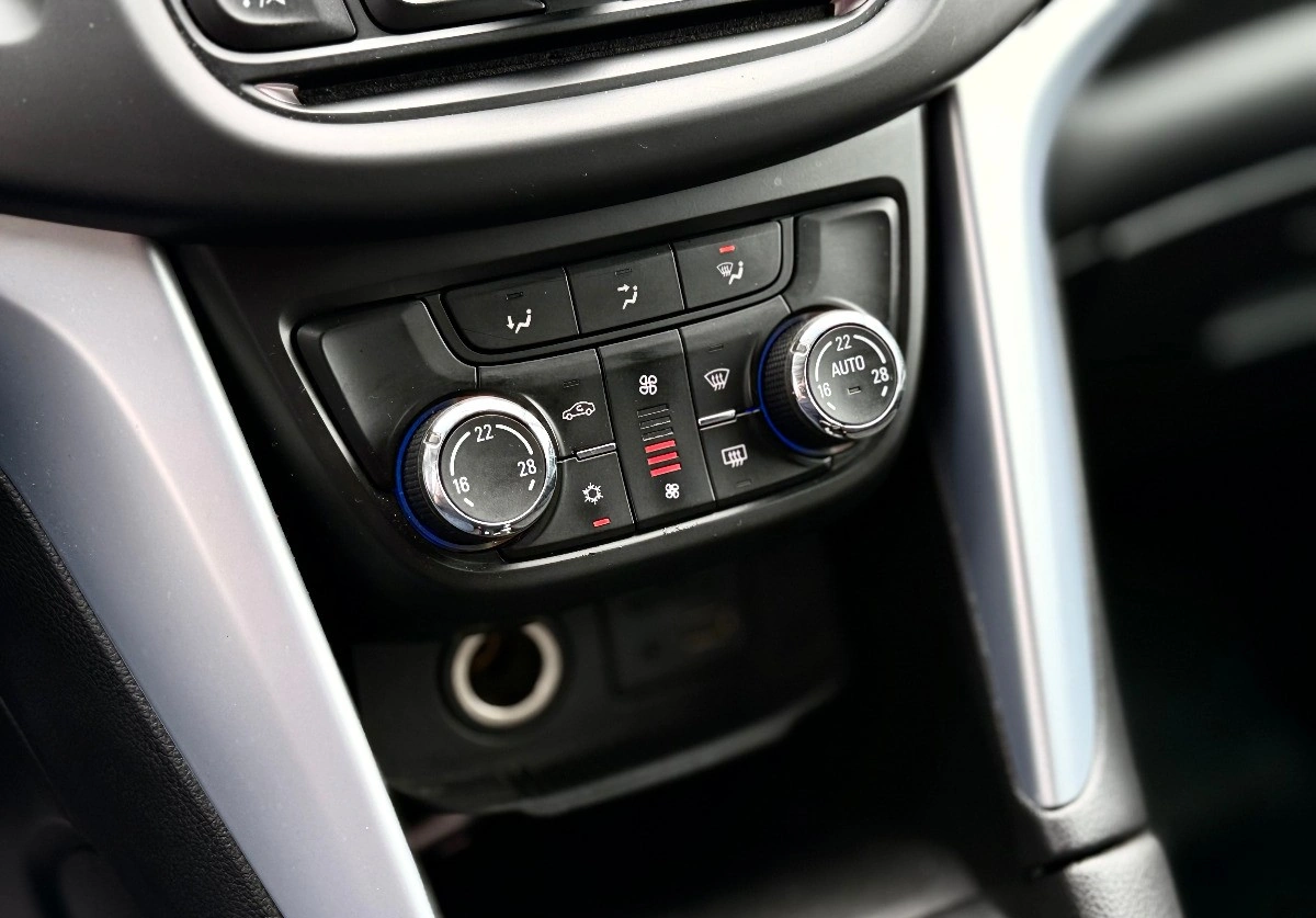 Opel Zafira - Zdjęcie 29