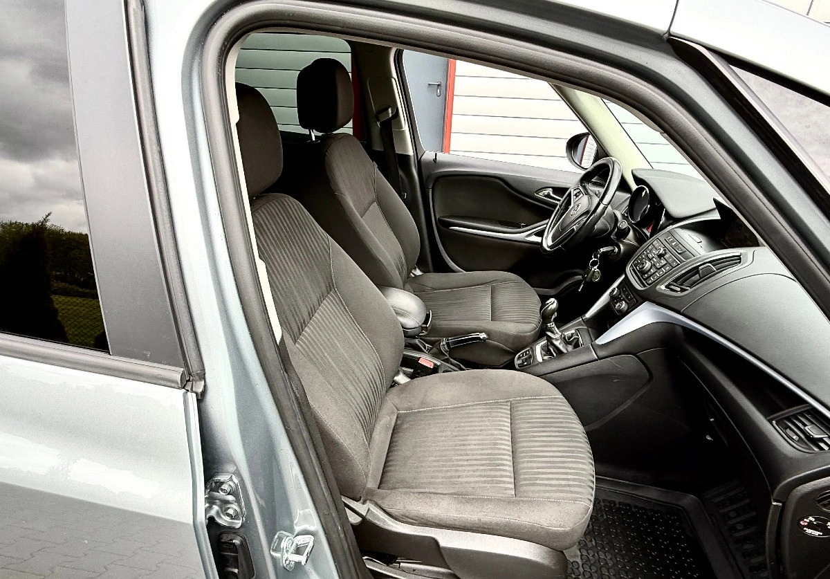 Opel Zafira - Zdjęcie 17