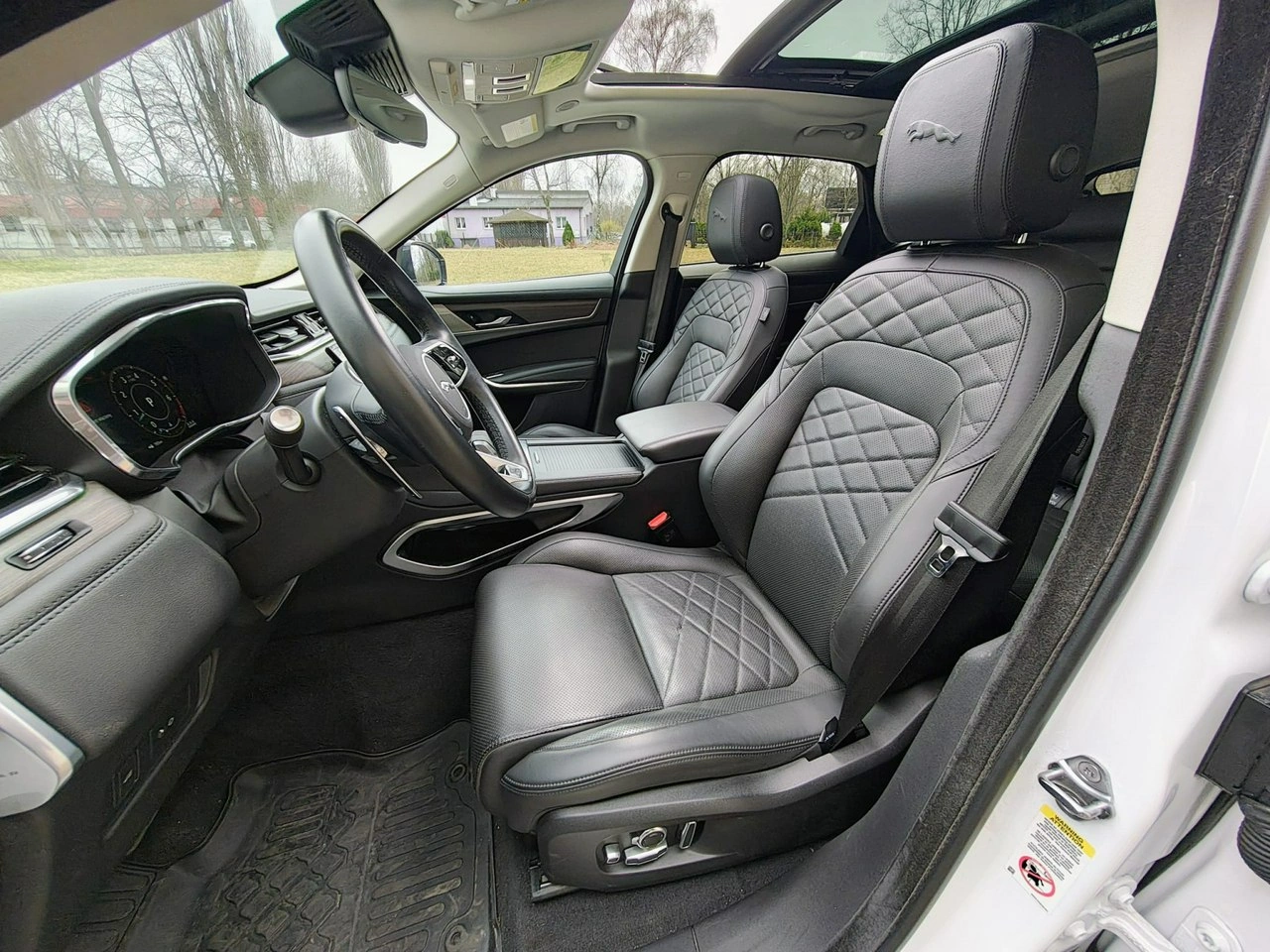 Jaguar F-Pace - Zdjęcie 11